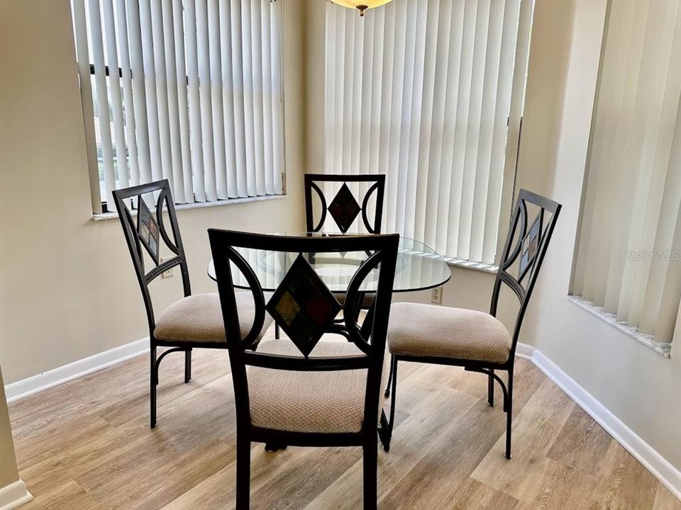 待售: $279,900 (2 贝兹, 2 浴室, 1141 平方英尺)