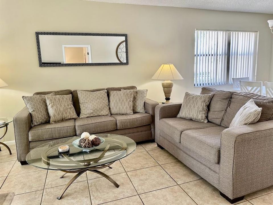 待售: $279,900 (2 贝兹, 2 浴室, 1141 平方英尺)