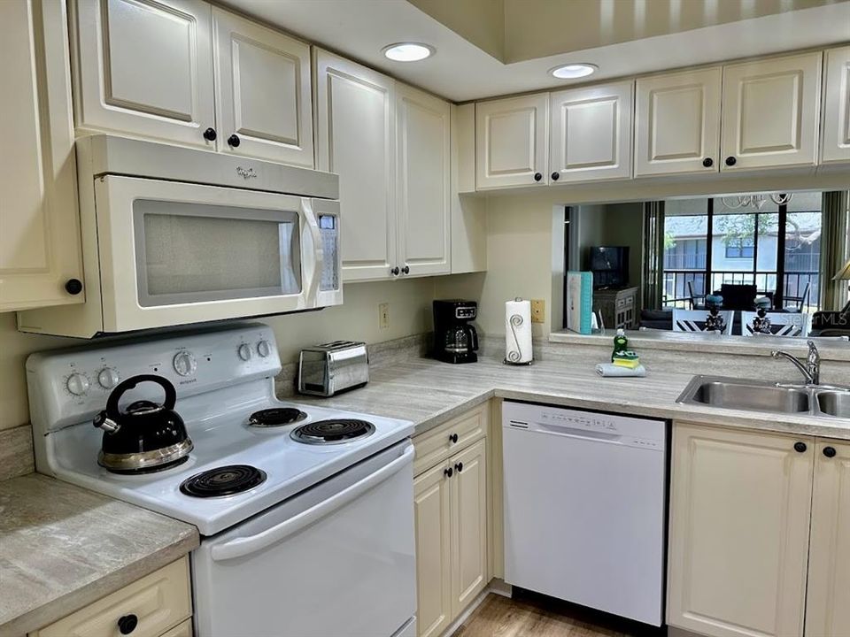 待售: $279,900 (2 贝兹, 2 浴室, 1141 平方英尺)