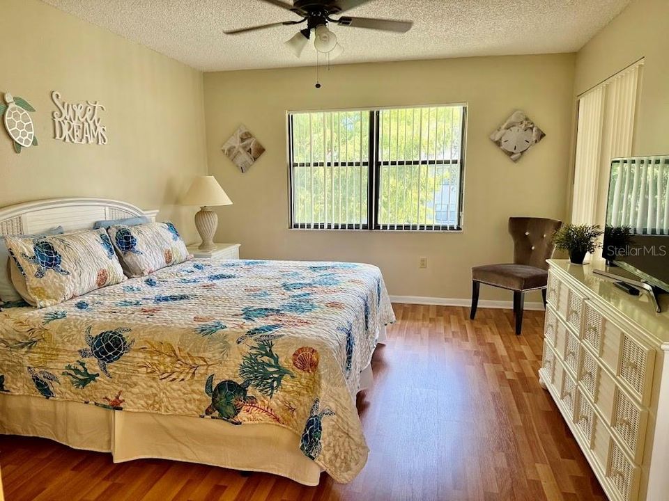 待售: $279,900 (2 贝兹, 2 浴室, 1141 平方英尺)