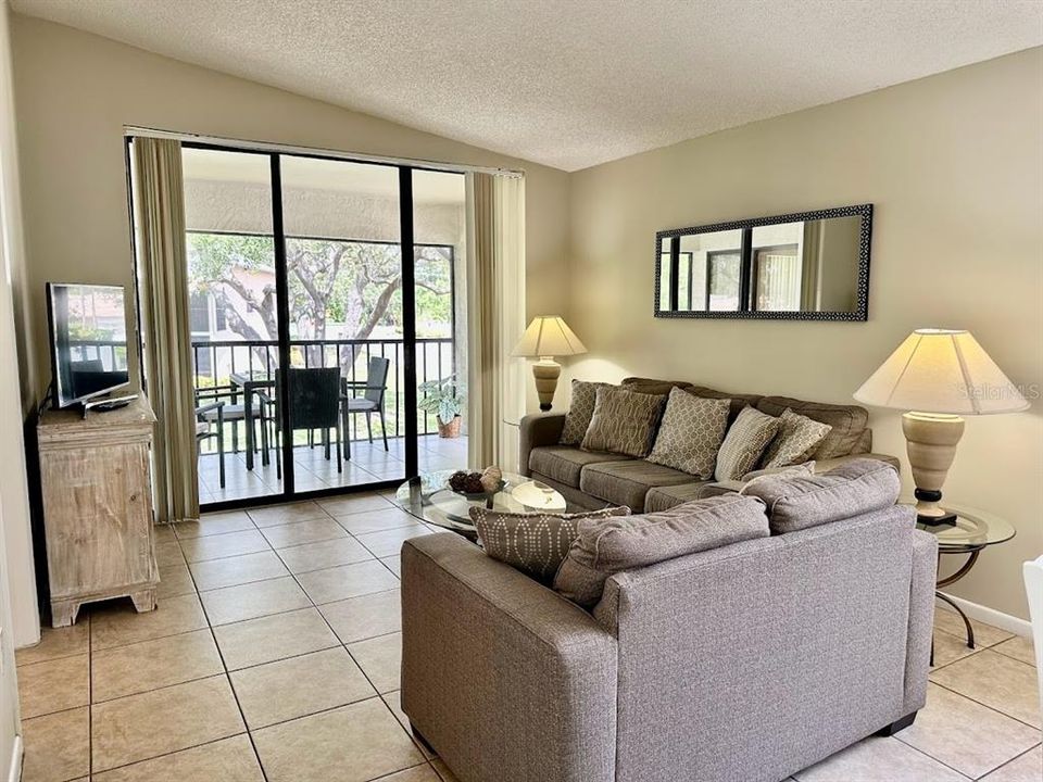 待售: $279,900 (2 贝兹, 2 浴室, 1141 平方英尺)