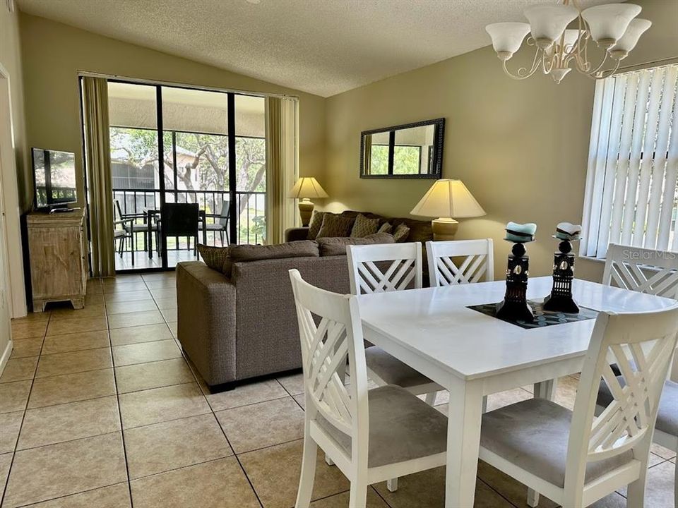 待售: $279,900 (2 贝兹, 2 浴室, 1141 平方英尺)