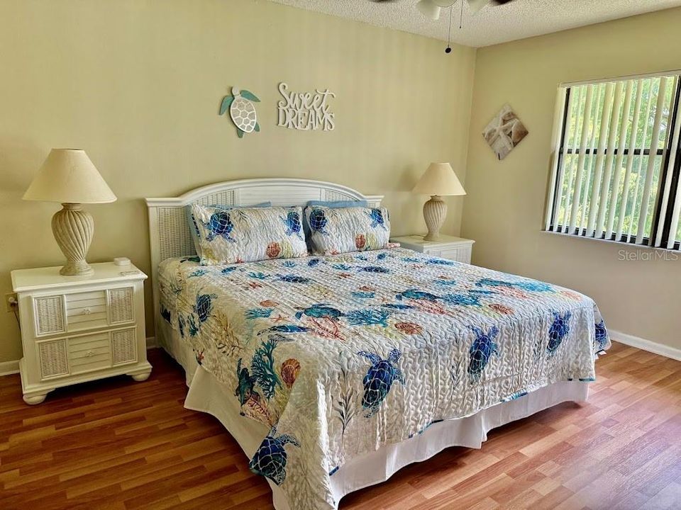 待售: $279,900 (2 贝兹, 2 浴室, 1141 平方英尺)