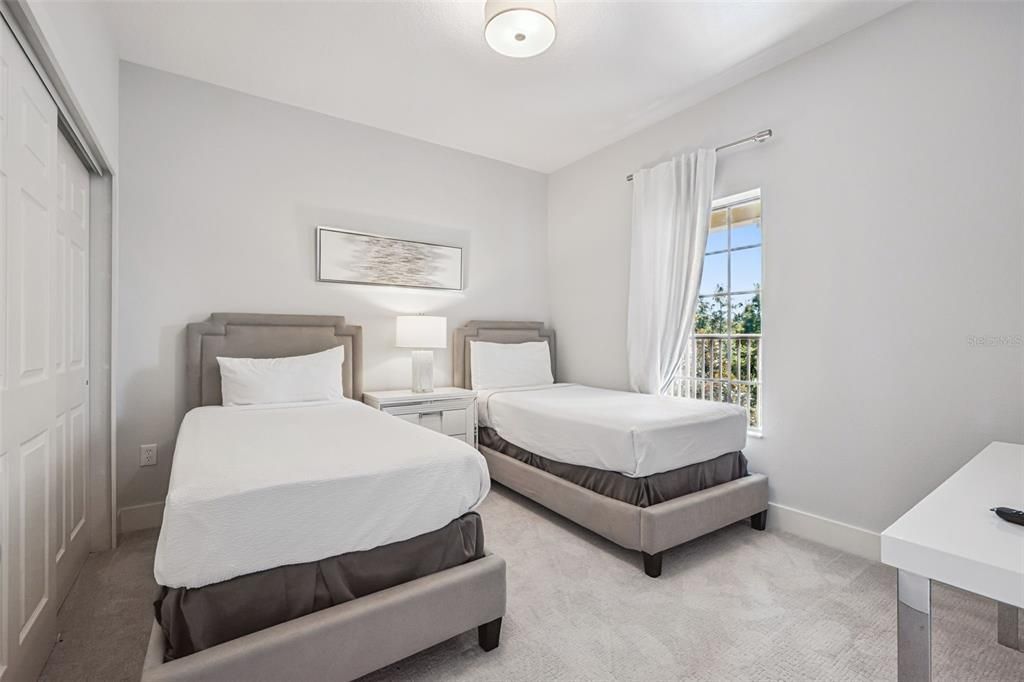 For Sale: $324,999 (3 beds, 2 baths, 1421 Square Feet)