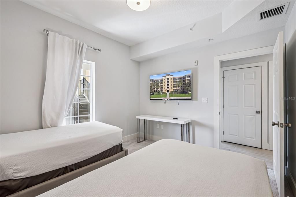 For Sale: $324,999 (3 beds, 2 baths, 1421 Square Feet)