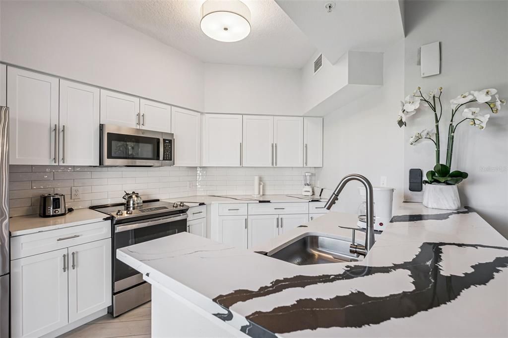 For Sale: $324,999 (3 beds, 2 baths, 1421 Square Feet)