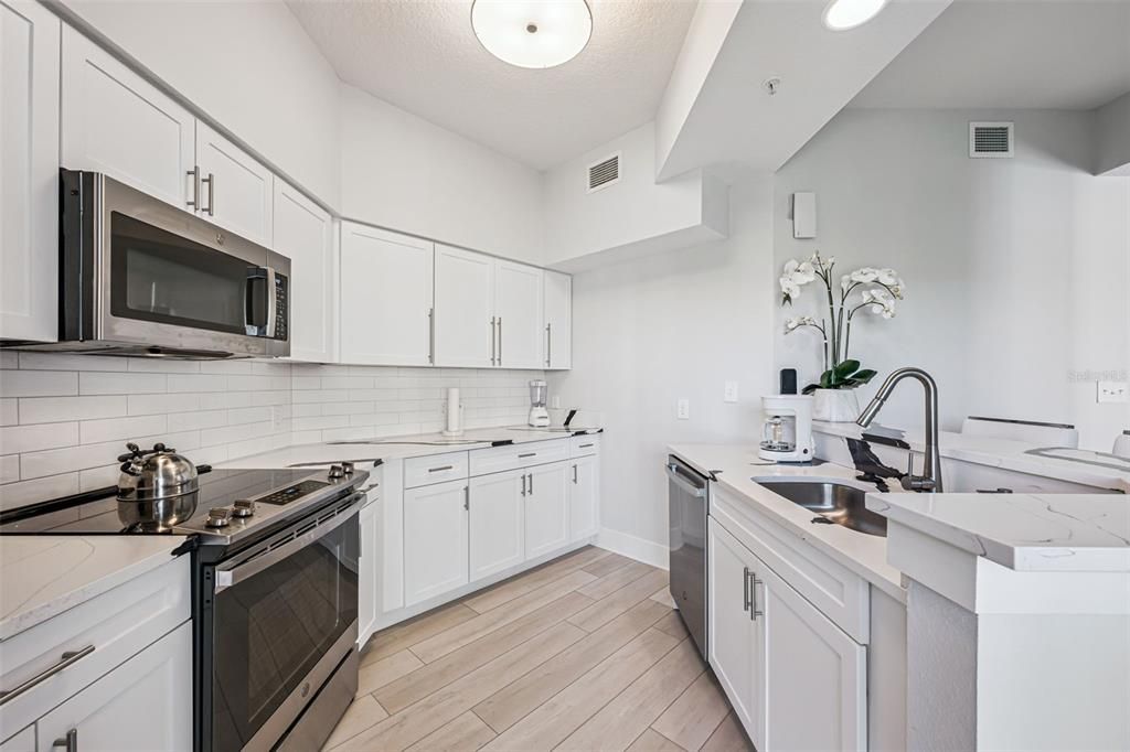 For Sale: $324,999 (3 beds, 2 baths, 1421 Square Feet)