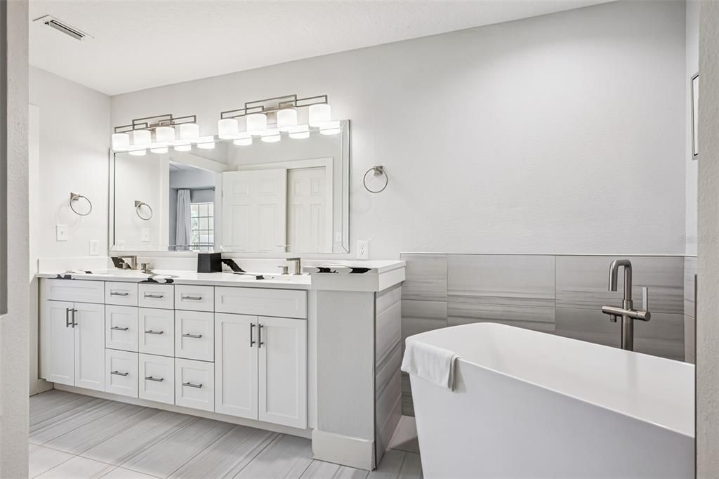 For Sale: $324,999 (3 beds, 2 baths, 1421 Square Feet)