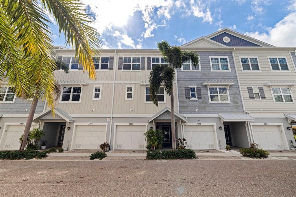 En Venta: $569,900 (3 camas, 2 baños, 1920 Pies cuadrados)