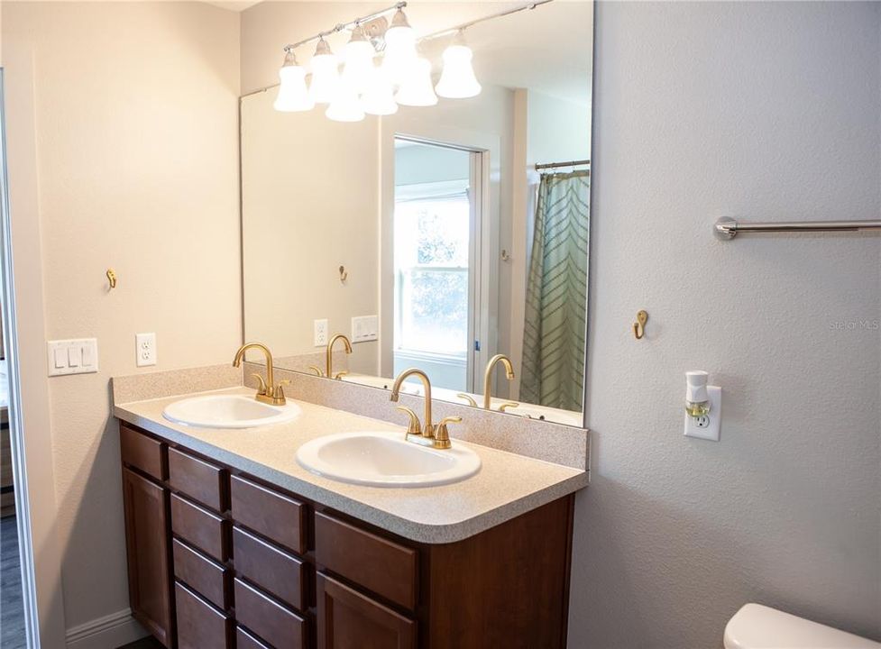 На продажу: $441,990 (3 спален, 2 ванн, 1772 Квадратных фут)