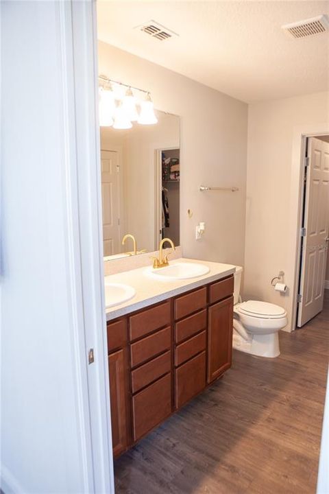 На продажу: $441,990 (3 спален, 2 ванн, 1772 Квадратных фут)