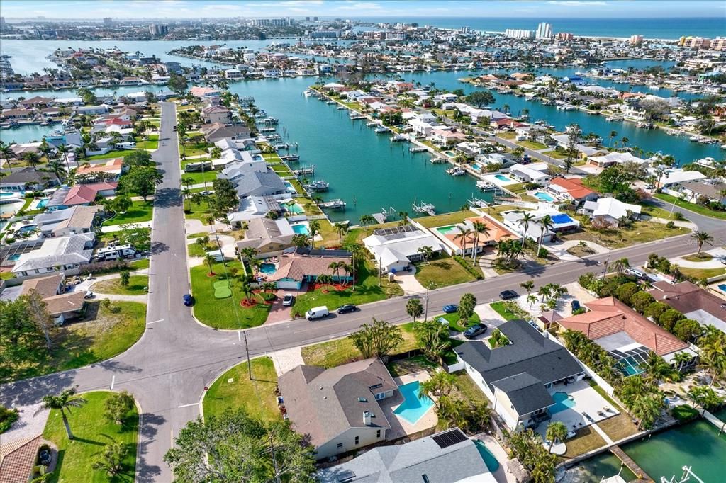 待售: $649,900 (0.22 acres)