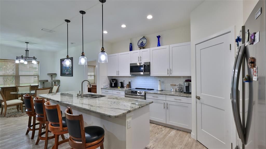 待售: $379,900 (4 贝兹, 2 浴室, 1816 平方英尺)