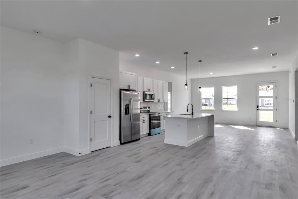 For Sale: $302,900 (4 beds, 2 baths, 1878 Square Feet)