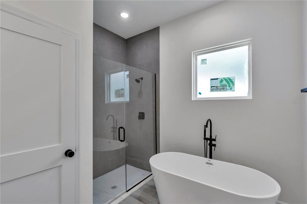 For Sale: $302,900 (4 beds, 2 baths, 1878 Square Feet)