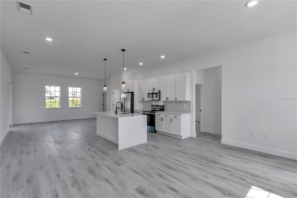 For Sale: $302,900 (4 beds, 2 baths, 1878 Square Feet)