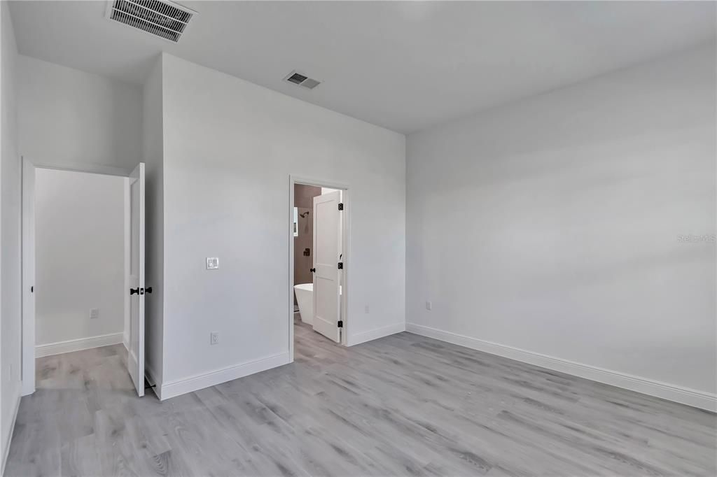 For Sale: $302,900 (4 beds, 2 baths, 1878 Square Feet)