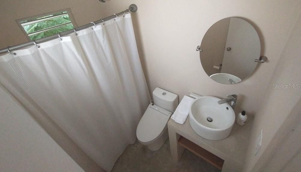 For Sale: $245,000 (2 beds, 2 baths, 1000 Square Feet)