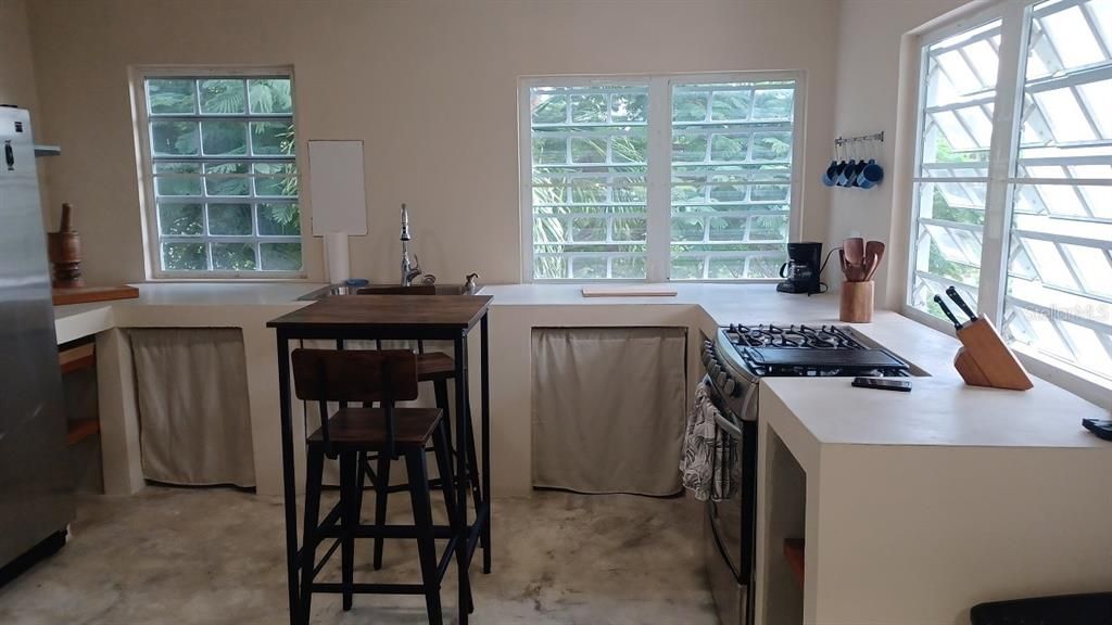 For Sale: $245,000 (2 beds, 2 baths, 1000 Square Feet)