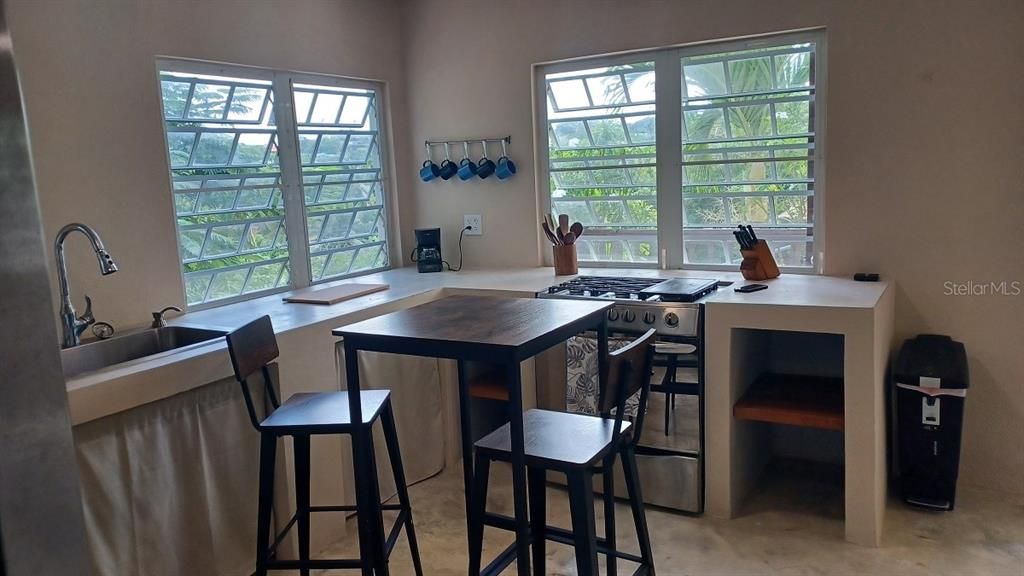 For Sale: $245,000 (2 beds, 2 baths, 1000 Square Feet)