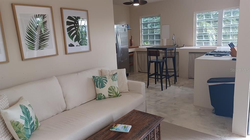 For Sale: $245,000 (2 beds, 2 baths, 1000 Square Feet)