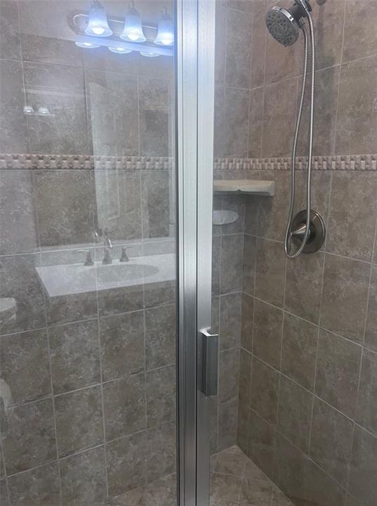 Activo con contrato: $5,500 (3 camas, 4 baños, 2725 Pies cuadrados)