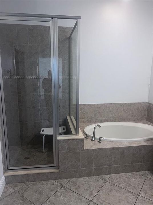 Activo con contrato: $5,500 (3 camas, 4 baños, 2725 Pies cuadrados)