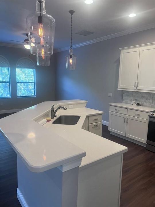 Activo con contrato: $5,500 (3 camas, 4 baños, 2725 Pies cuadrados)