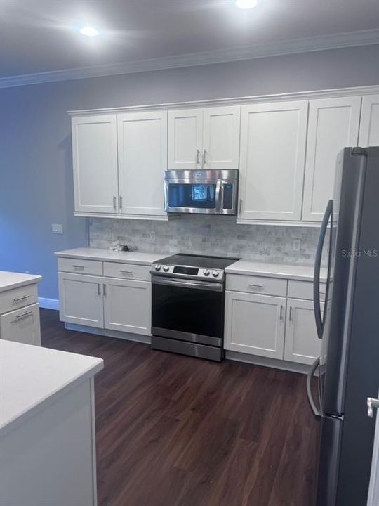 Activo con contrato: $5,500 (3 camas, 4 baños, 2725 Pies cuadrados)