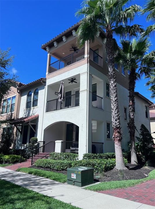 Activo con contrato: $5,500 (3 camas, 4 baños, 2725 Pies cuadrados)