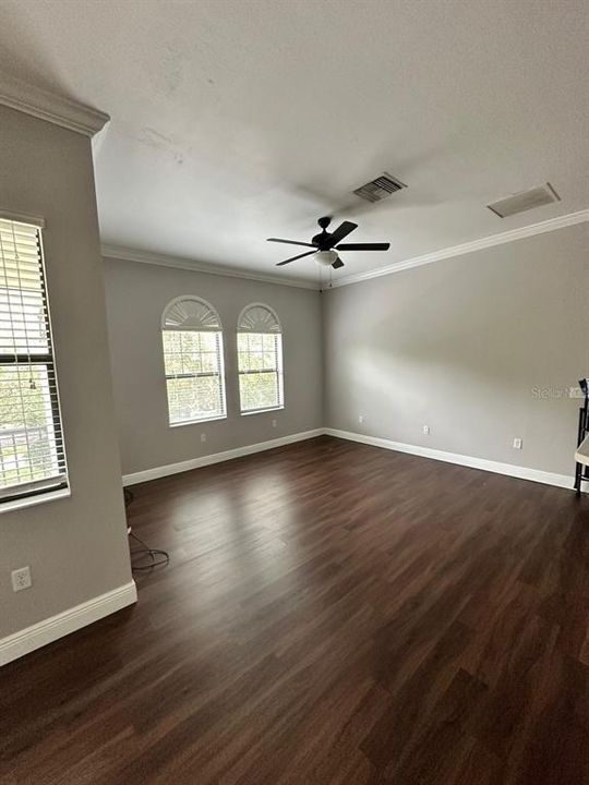 Activo con contrato: $5,500 (3 camas, 4 baños, 2725 Pies cuadrados)