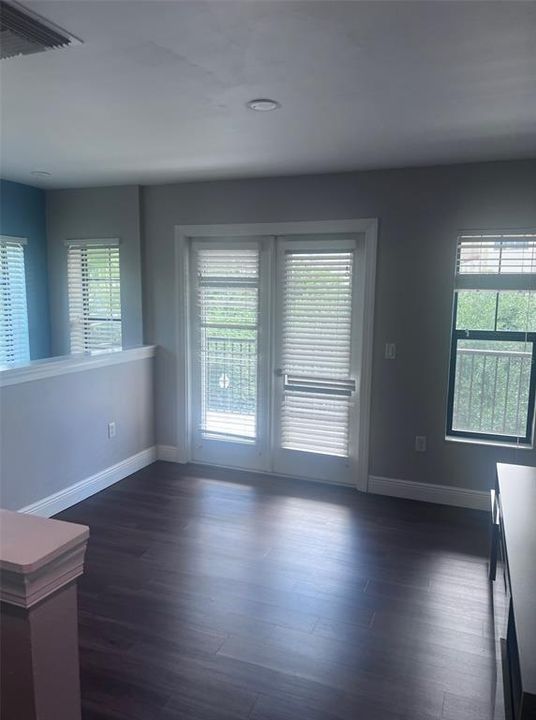 Activo con contrato: $5,500 (3 camas, 4 baños, 2725 Pies cuadrados)