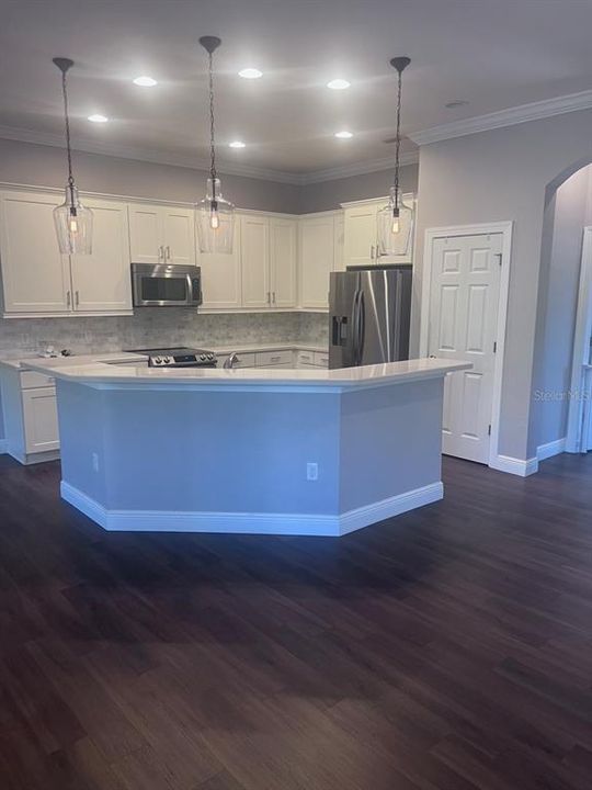 Activo con contrato: $5,500 (3 camas, 4 baños, 2725 Pies cuadrados)