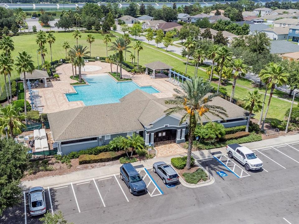 合同活跃: $389,999 (4 贝兹, 3 浴室, 2410 平方英尺)