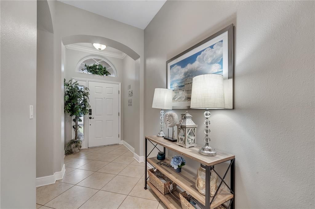 合同活跃: $389,999 (4 贝兹, 3 浴室, 2410 平方英尺)