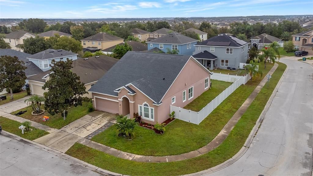 合同活跃: $389,999 (4 贝兹, 3 浴室, 2410 平方英尺)