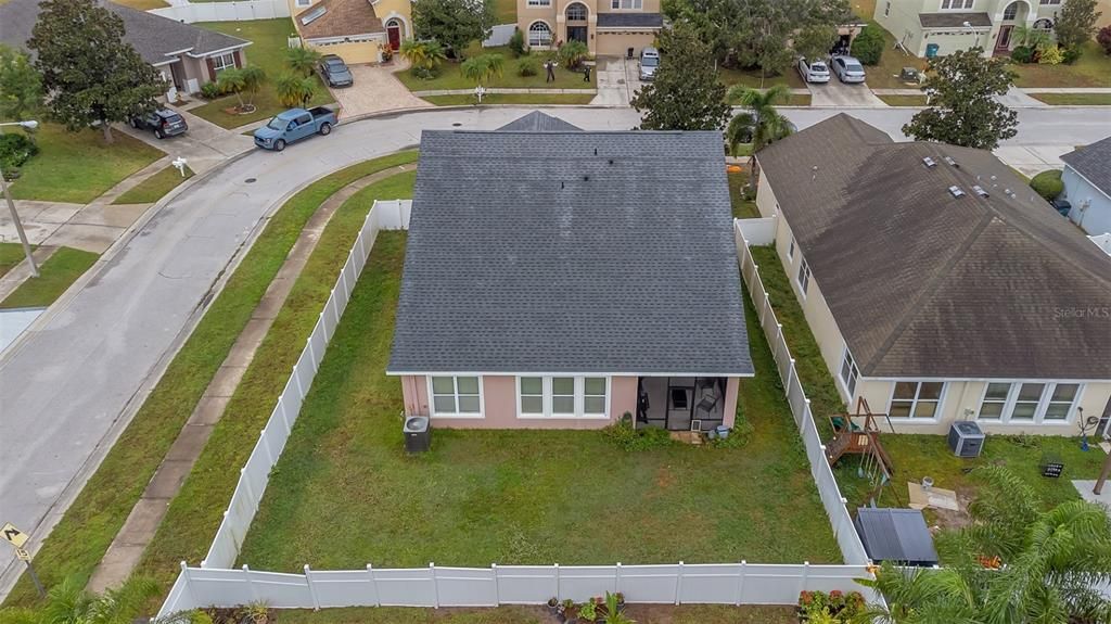 合同活跃: $389,999 (4 贝兹, 3 浴室, 2410 平方英尺)