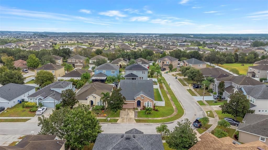 合同活跃: $389,999 (4 贝兹, 3 浴室, 2410 平方英尺)