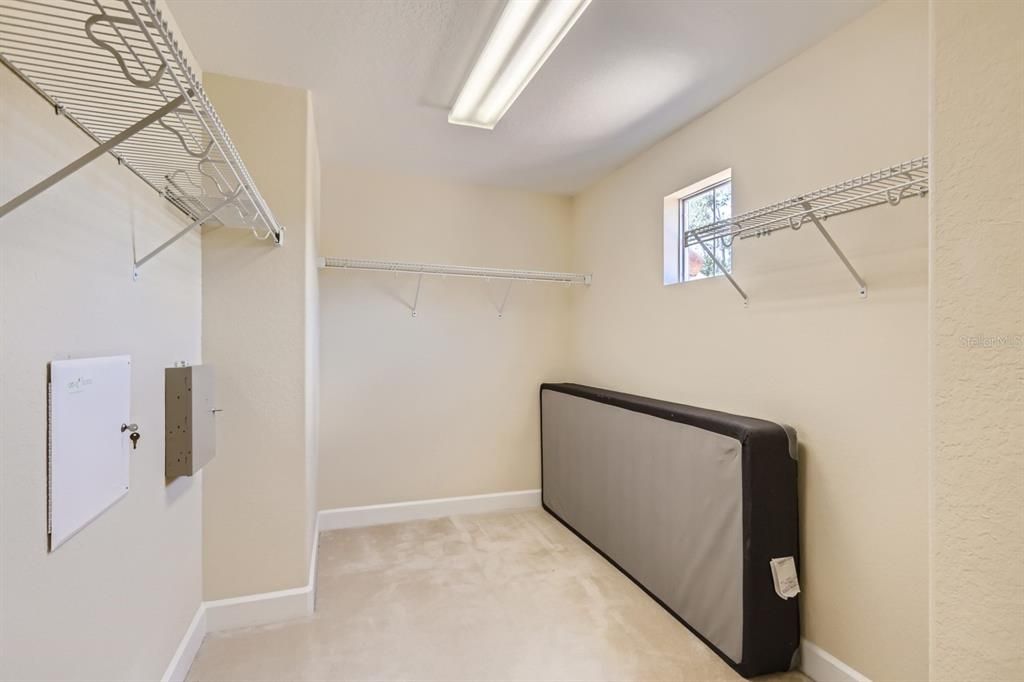 For Rent: $2,250 (3 beds, 2 baths, 2059 Square Feet)