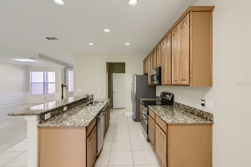 For Rent: $2,250 (3 beds, 2 baths, 2059 Square Feet)