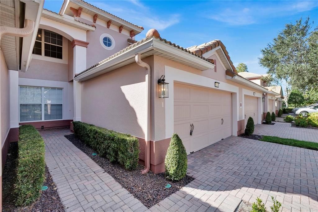 For Rent: $2,250 (3 beds, 2 baths, 2059 Square Feet)