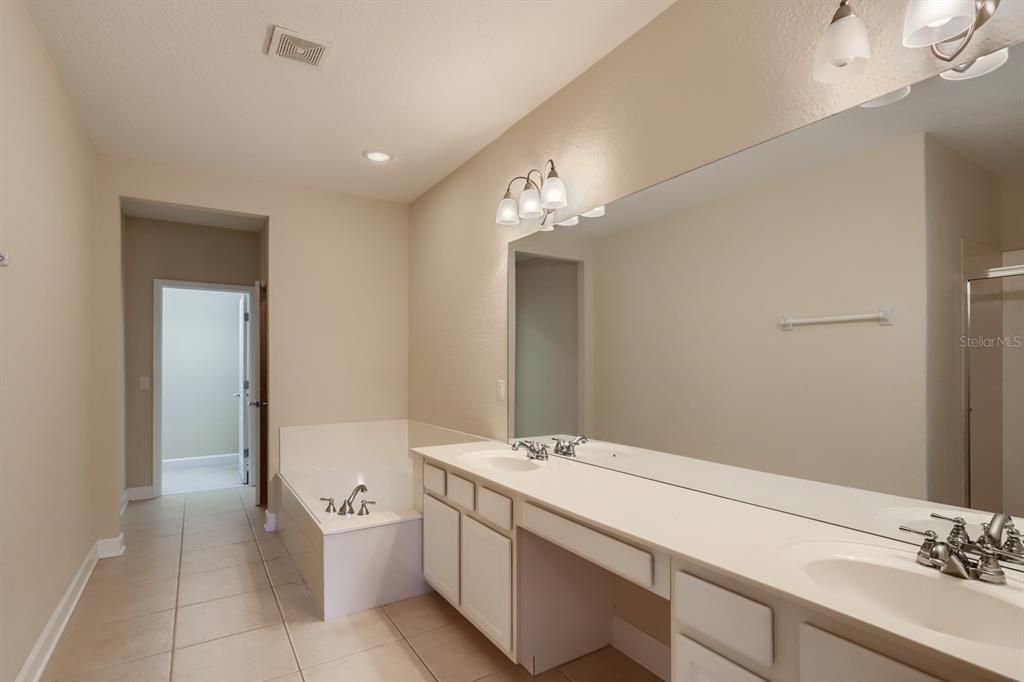 For Rent: $2,250 (3 beds, 2 baths, 2059 Square Feet)