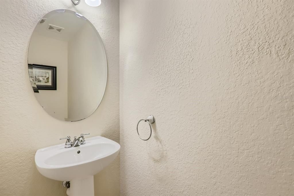 For Rent: $2,250 (3 beds, 2 baths, 2059 Square Feet)