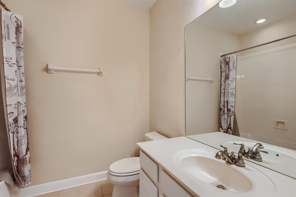 For Rent: $2,250 (3 beds, 2 baths, 2059 Square Feet)