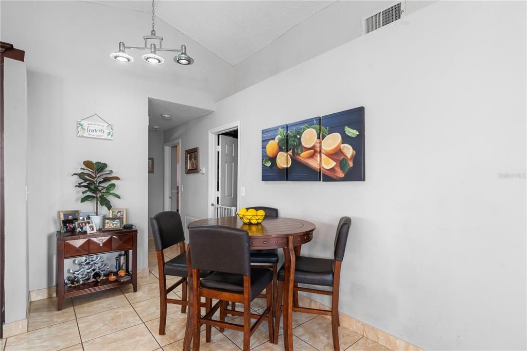 En Venta: $340,000 (4 camas, 3 baños, 1116 Pies cuadrados)