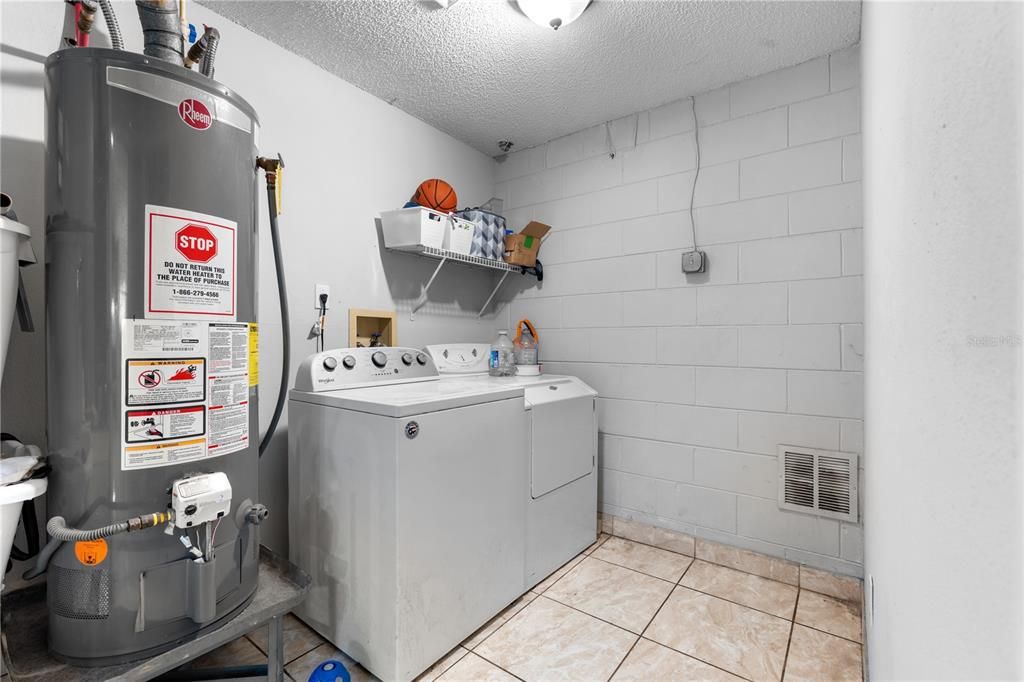 En Venta: $340,000 (4 camas, 3 baños, 1116 Pies cuadrados)