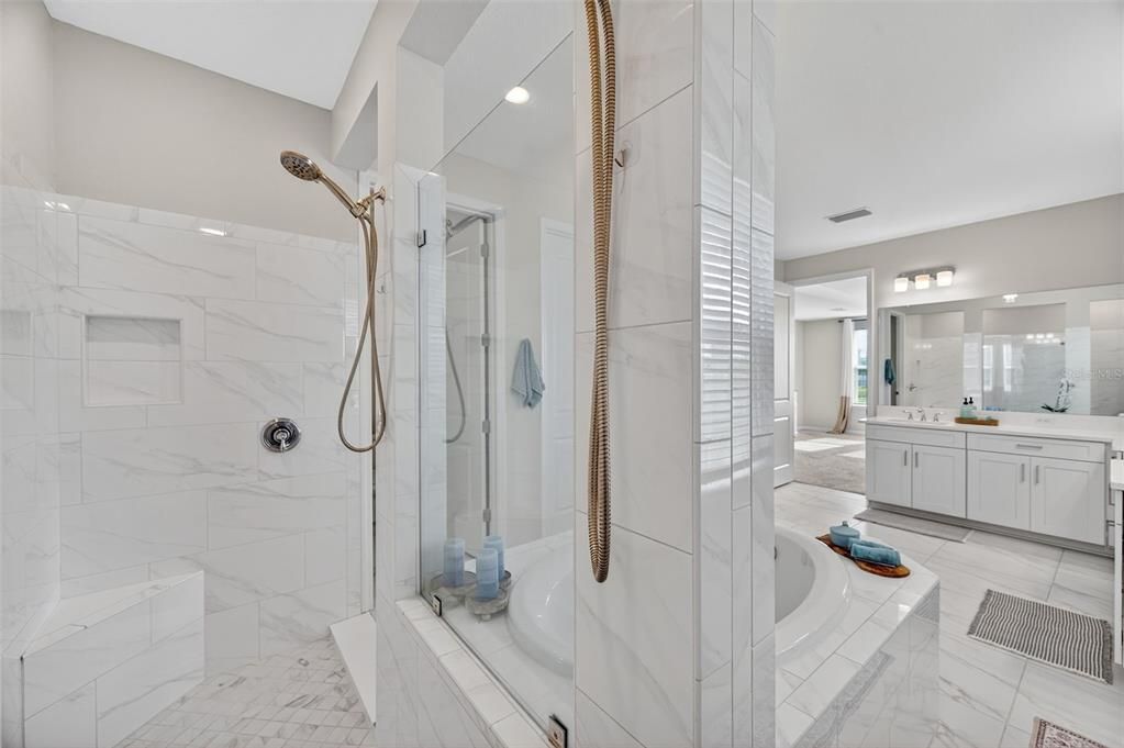 For Sale: $725,000 (5 beds, 4 baths, 3461 Square Feet)