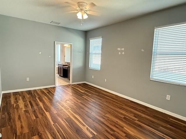 For Sale: $550,000 (5 beds, 4 baths, 3761 Square Feet)