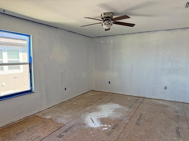 For Sale: $550,000 (5 beds, 4 baths, 3761 Square Feet)