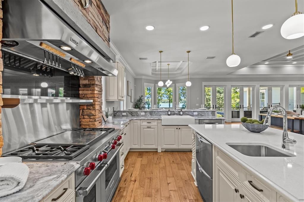 На продажу: $2,994,400 (5 спален, 4 ванн, 7682 Квадратных фут)